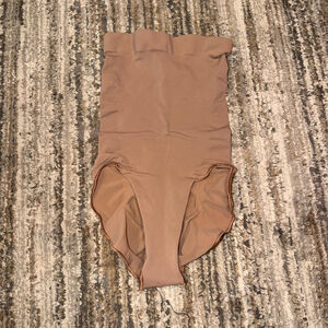 SKIMS NWOT Seamless Sculpt High Wasted Brief Size XL SKU720